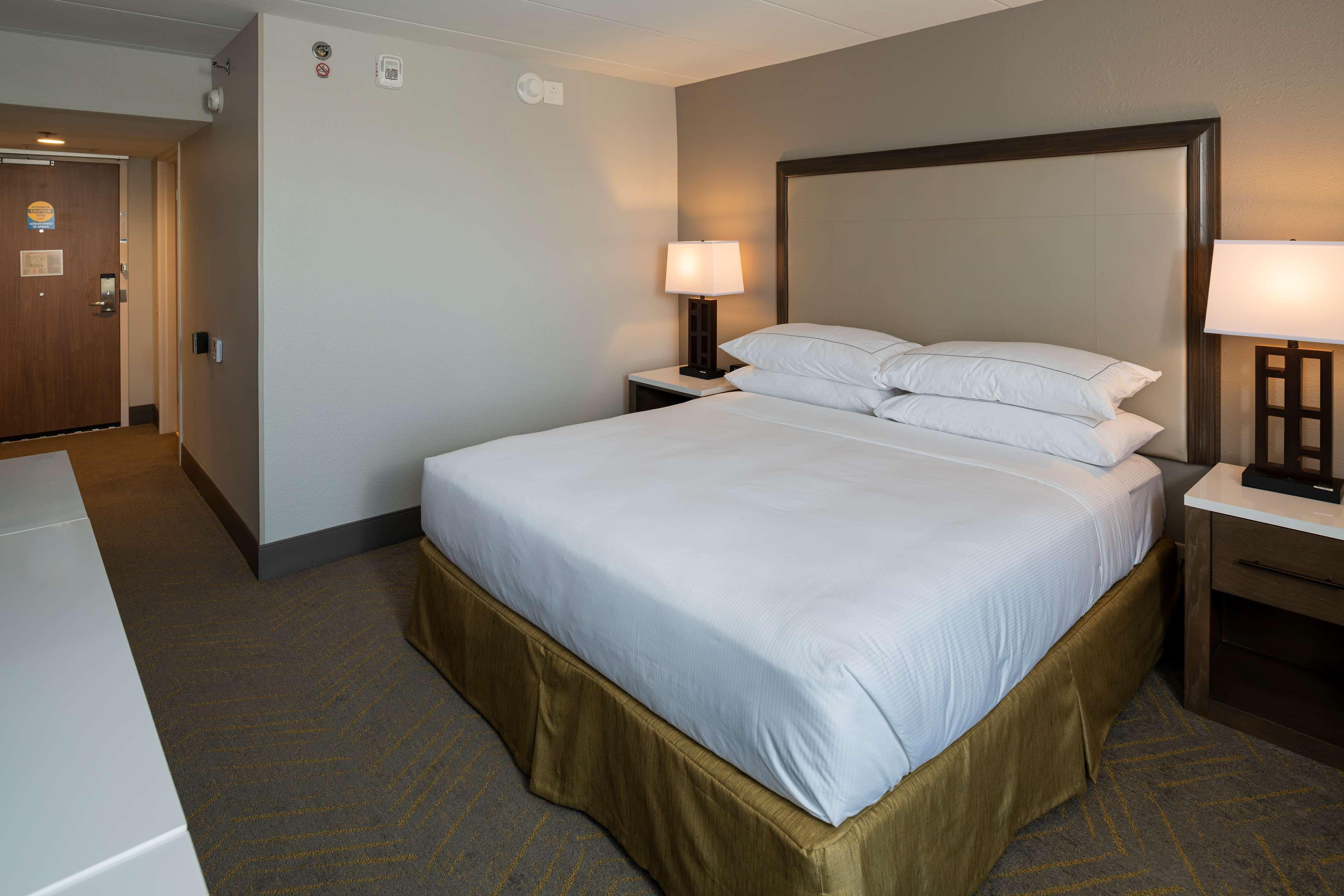 Готель Doubletree By Hilton Madison East Екстер'єр фото
