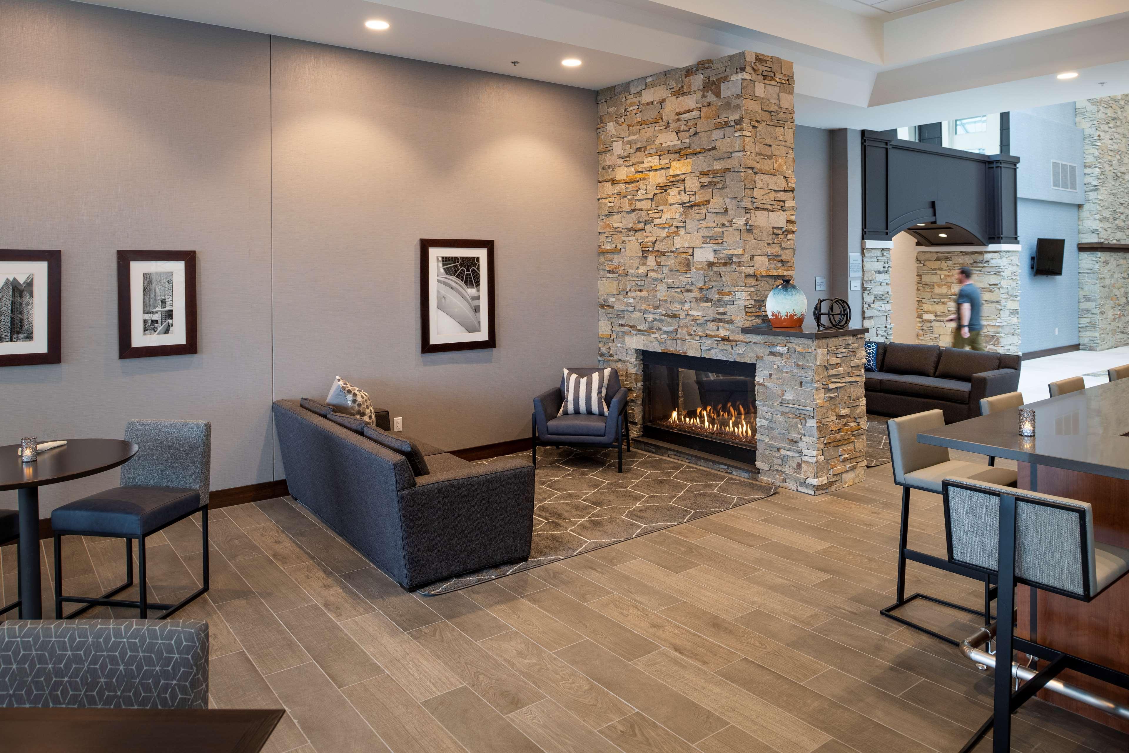 Готель Doubletree By Hilton Madison East Екстер'єр фото