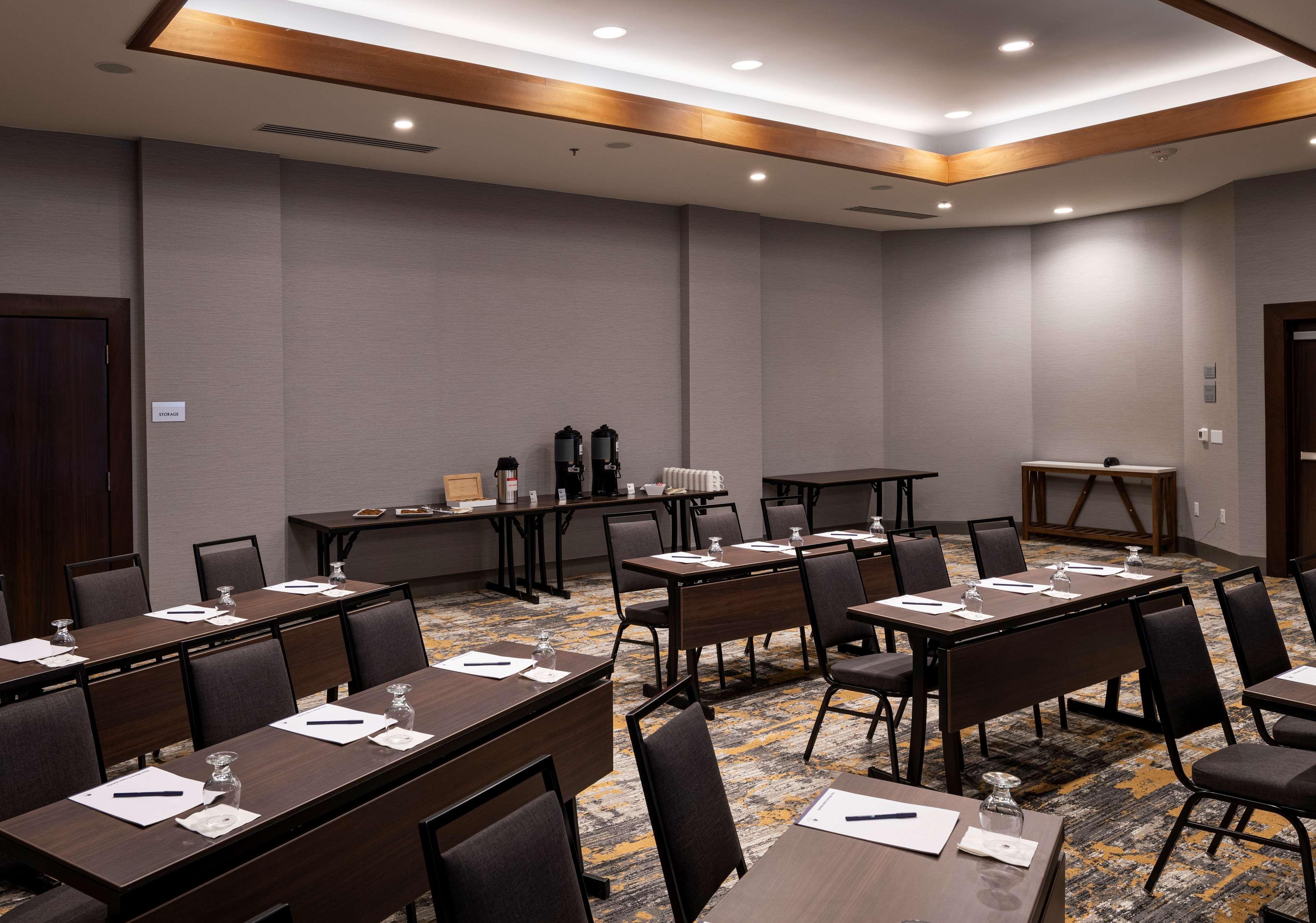 Готель Doubletree By Hilton Madison East Екстер'єр фото