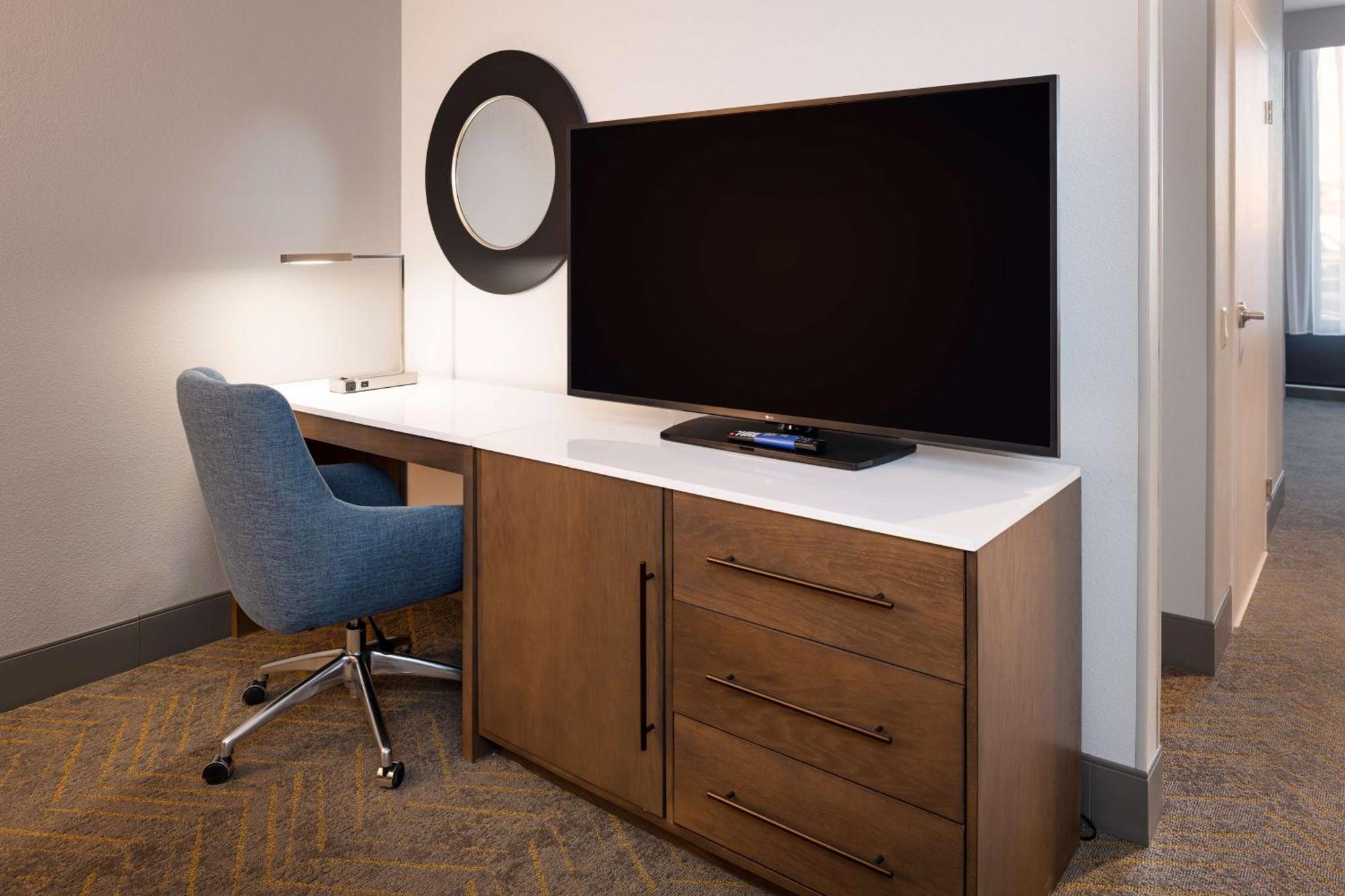 Готель Doubletree By Hilton Madison East Екстер'єр фото