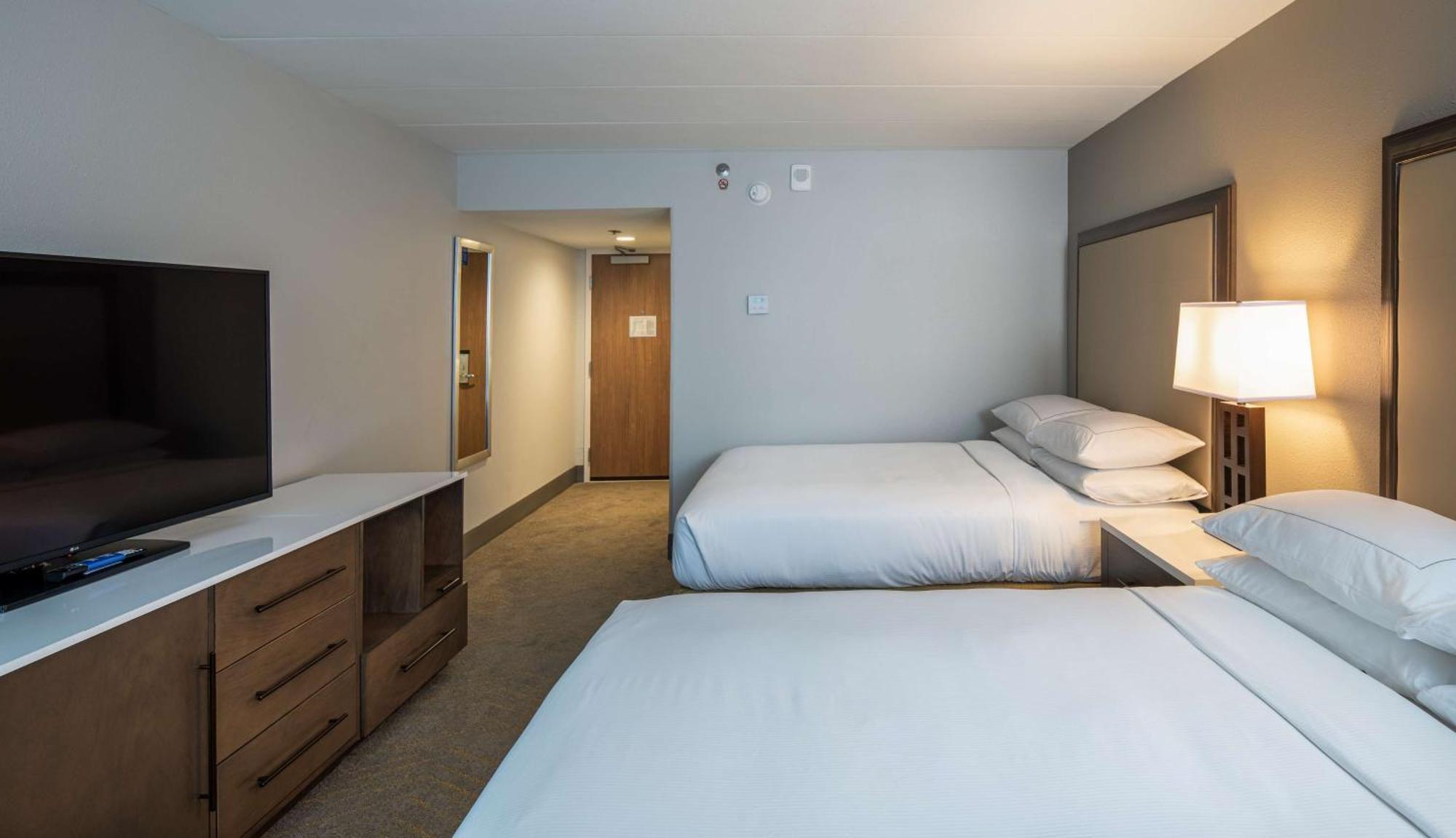 Готель Doubletree By Hilton Madison East Екстер'єр фото