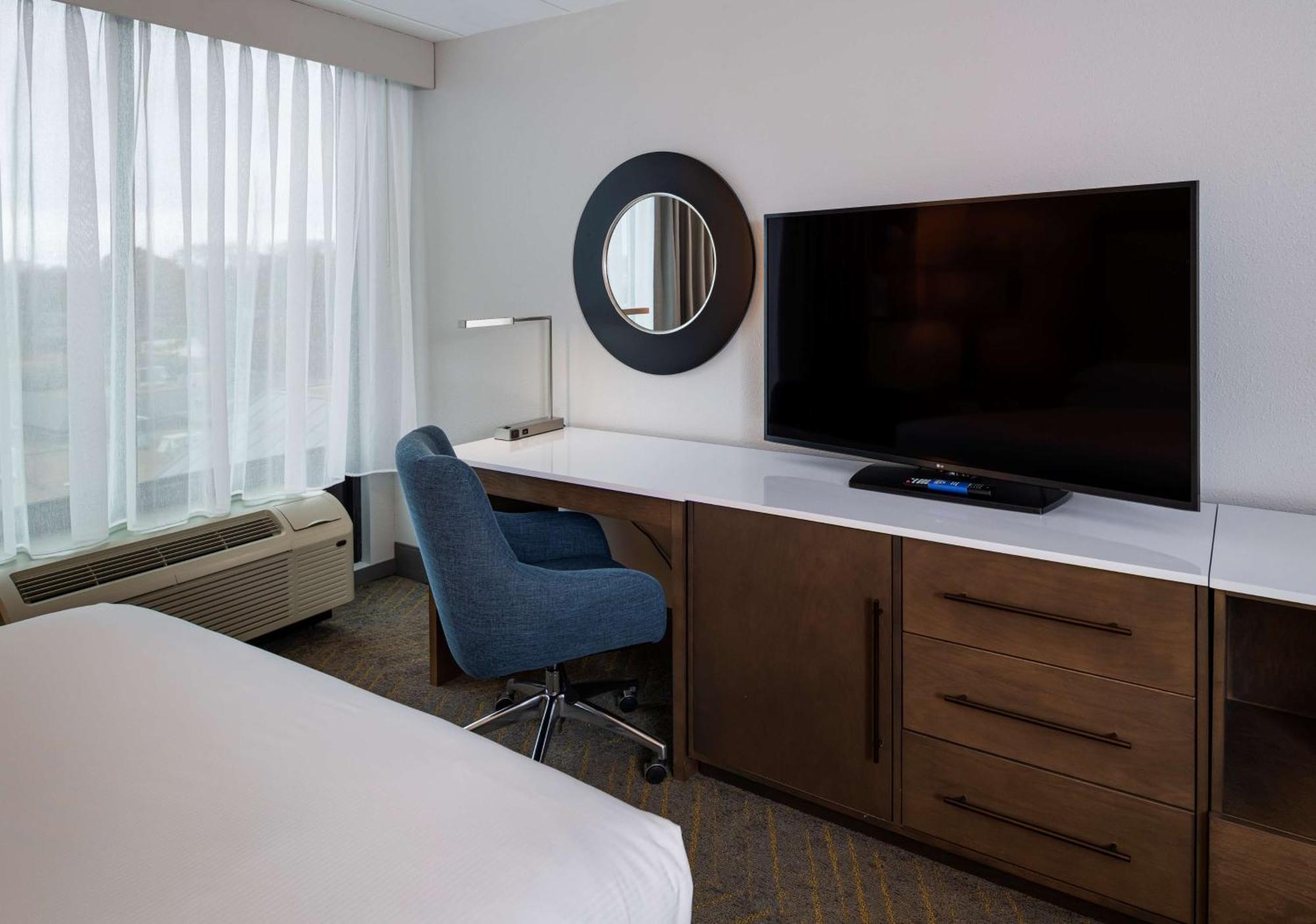 Готель Doubletree By Hilton Madison East Екстер'єр фото