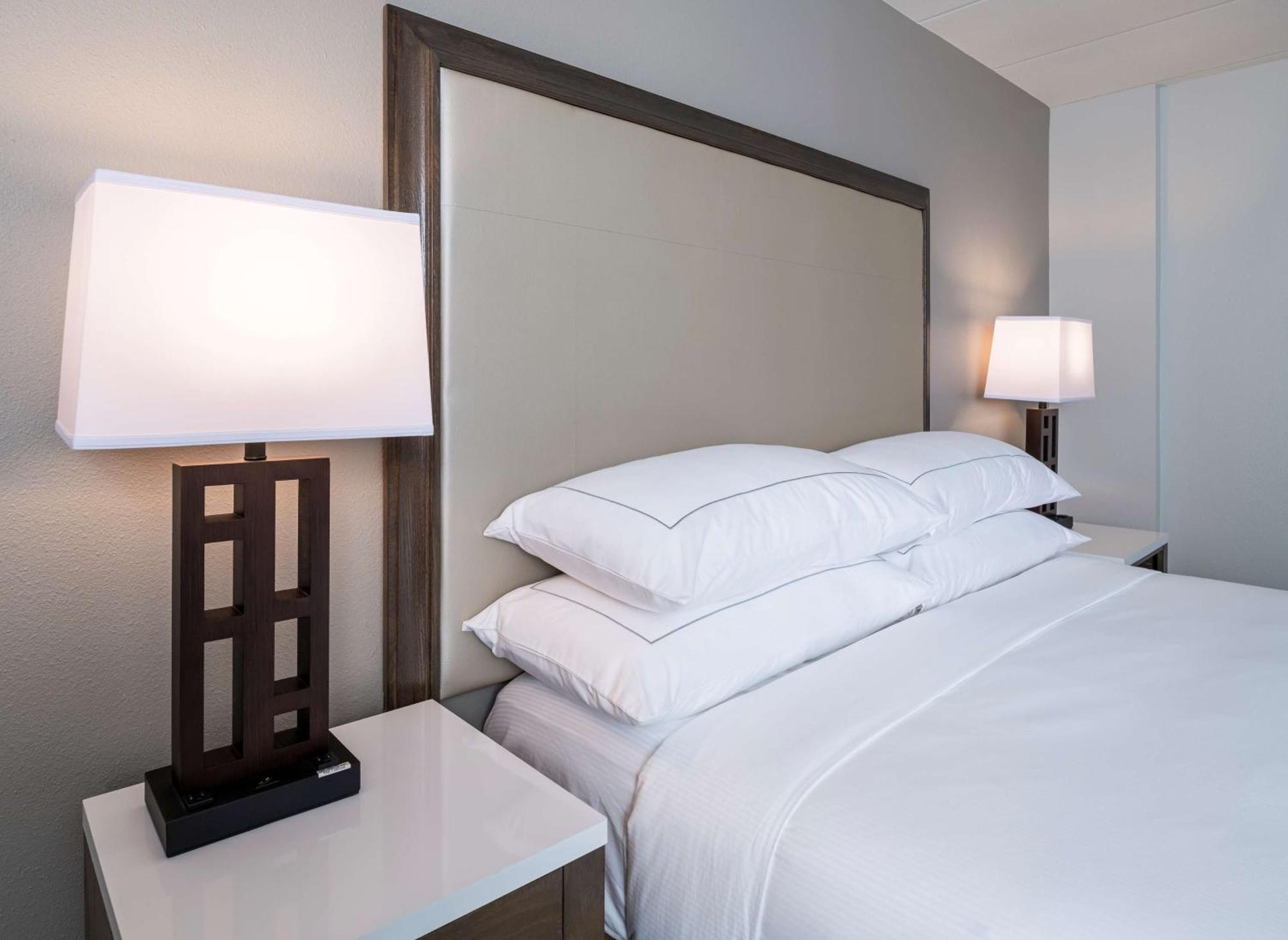 Готель Doubletree By Hilton Madison East Екстер'єр фото