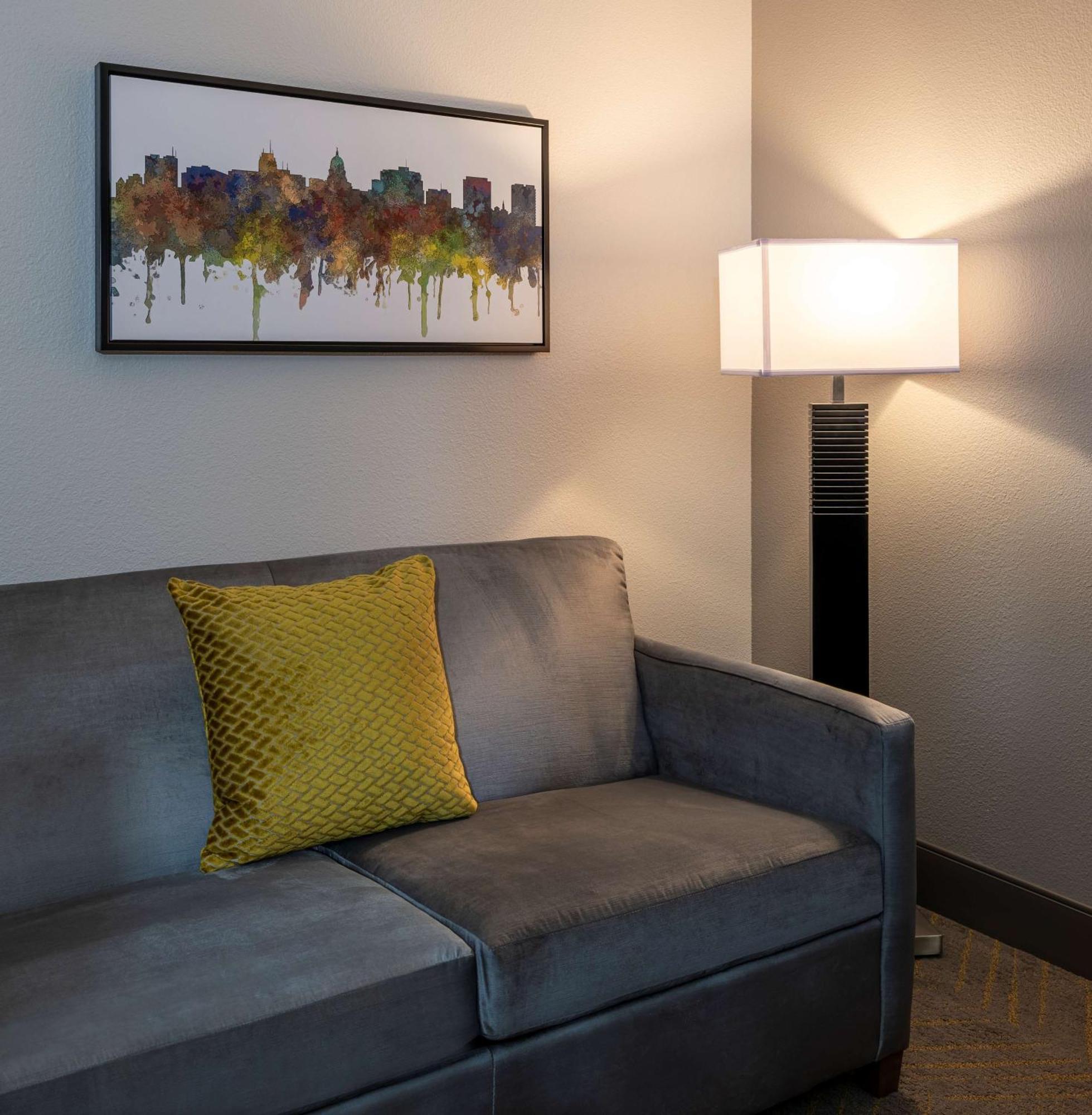 Готель Doubletree By Hilton Madison East Екстер'єр фото