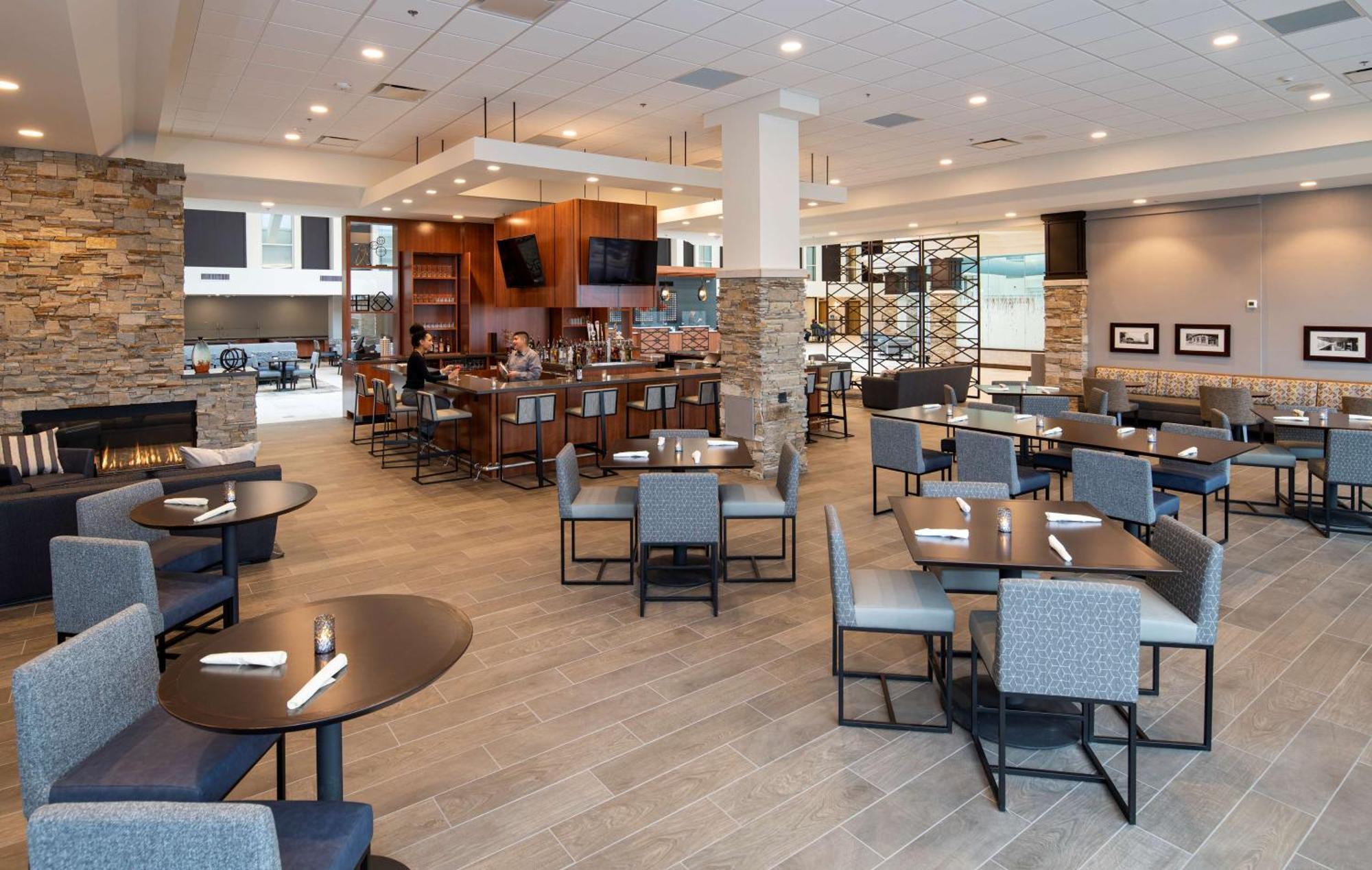 Готель Doubletree By Hilton Madison East Екстер'єр фото