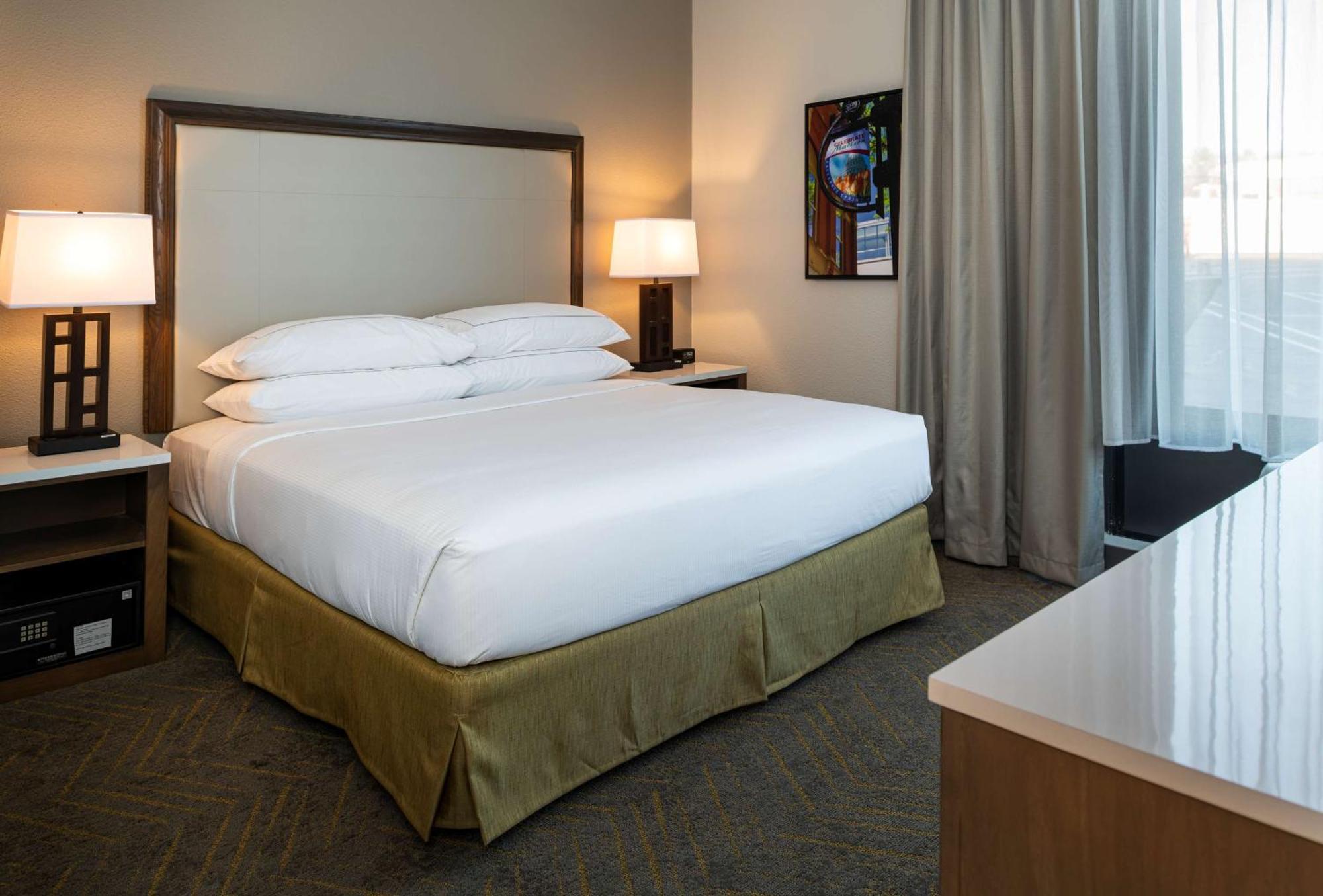 Готель Doubletree By Hilton Madison East Екстер'єр фото